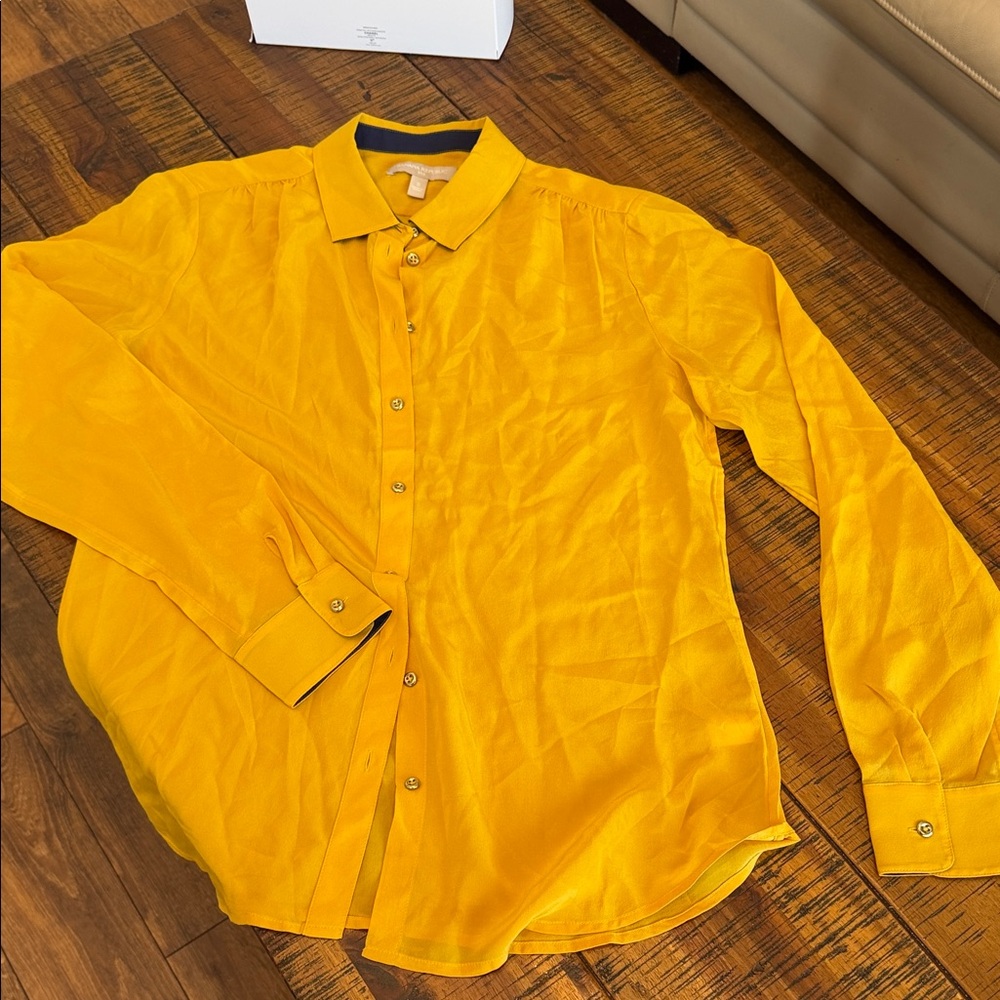 STUNNING 100% silk banana republic shirt